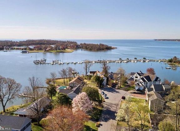 4th image of 617 Beach Dr