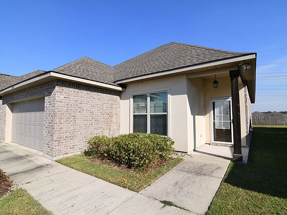 2nd image of 1915 Oakwood Dr