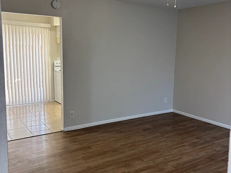 305 E Van Wagenen St — Photo 3