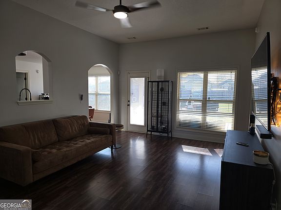 5th image of 216 Winsted Ct