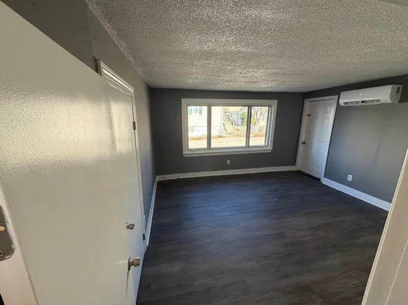 3 Chestnut St #1, Dudley, MA 01571