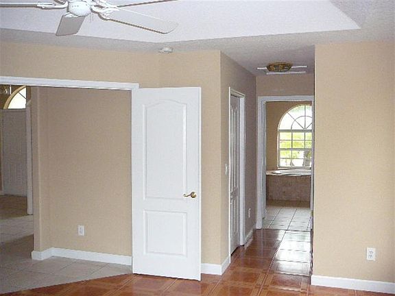 4th image of 6817 NW Granger Ave