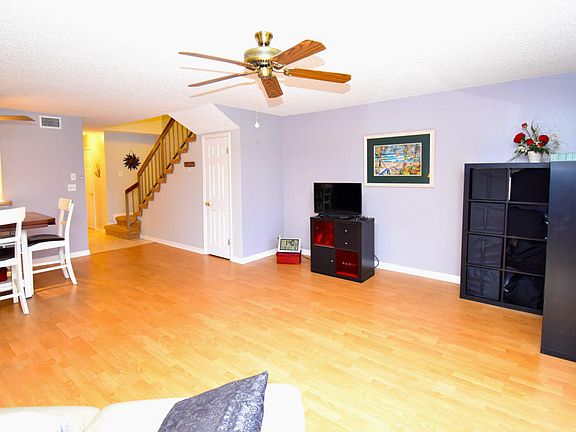 4th image of 736 Palm Springs Cir