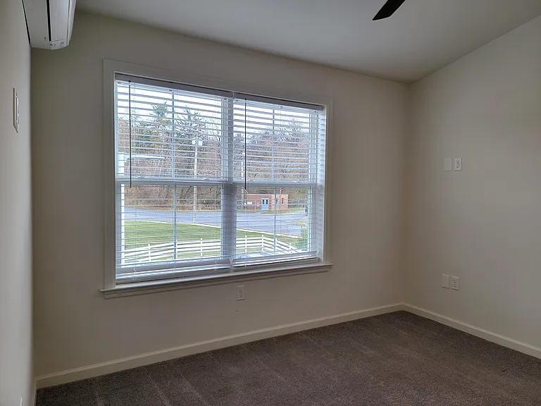 4601 Commerce St #301 — Photo 10