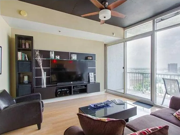 44 Peachtree Pl NW #1926 — Photo 2