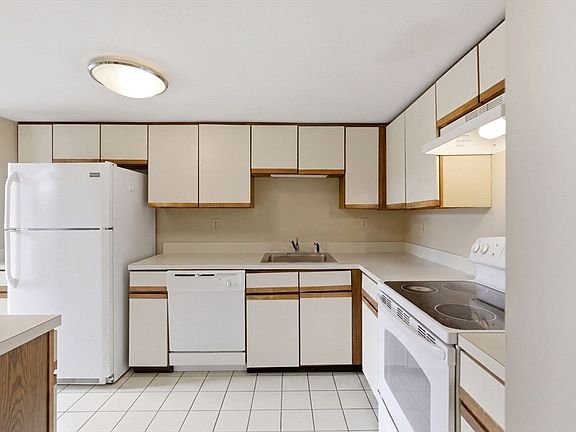 3rd image of 85 Brainerd Rd APT 415