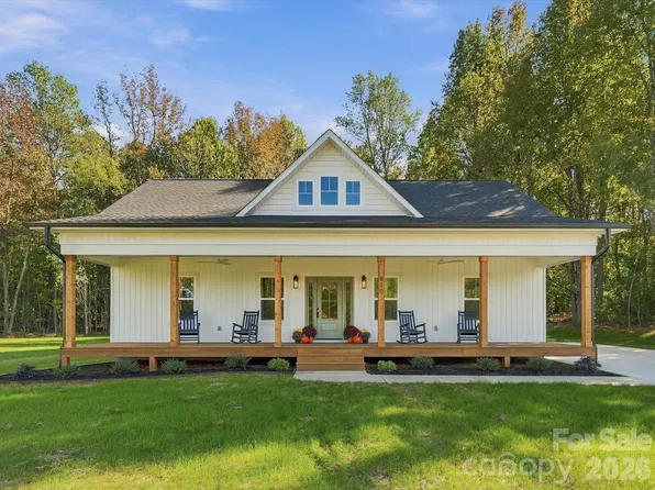 810 Mountain Crest Dr, Kings Mountain, NC 28086