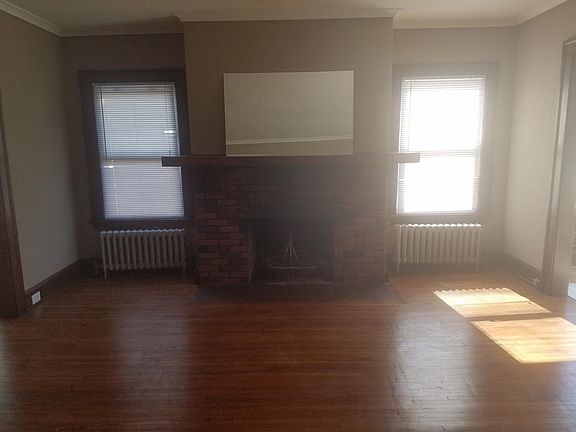 Living room/fireplace