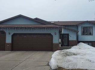 518 Munich Dr, Bismarck, ND 58504