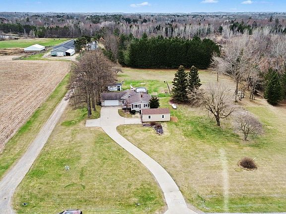 3rd image of 4870 Sanilac Rd