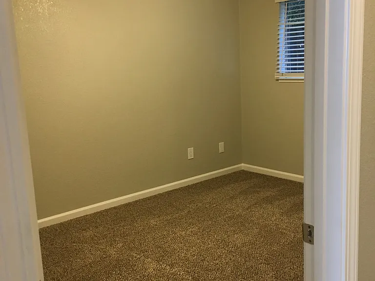 Sutter Commons Apartments — Photo 22