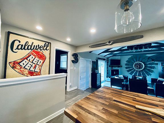 Open staircase to downstairs