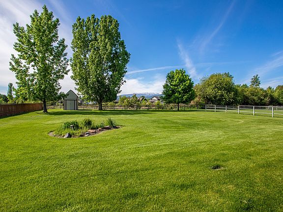 3rd image of 6695 Prairie Schooner Ln
