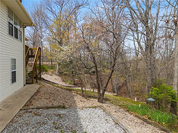 4th image of 8 Dunvegan Dr