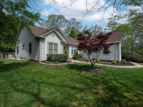 208 Glen Meadows Dr, Simpsonville, SC 29680