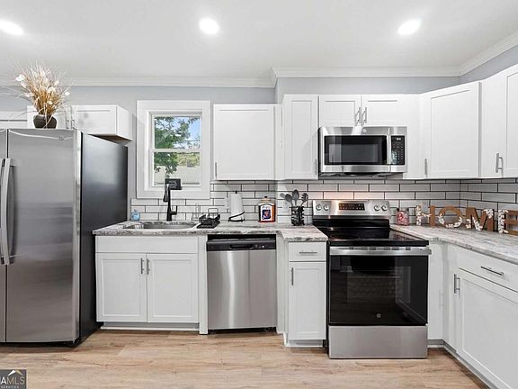 4th image of 227 Peachtree St