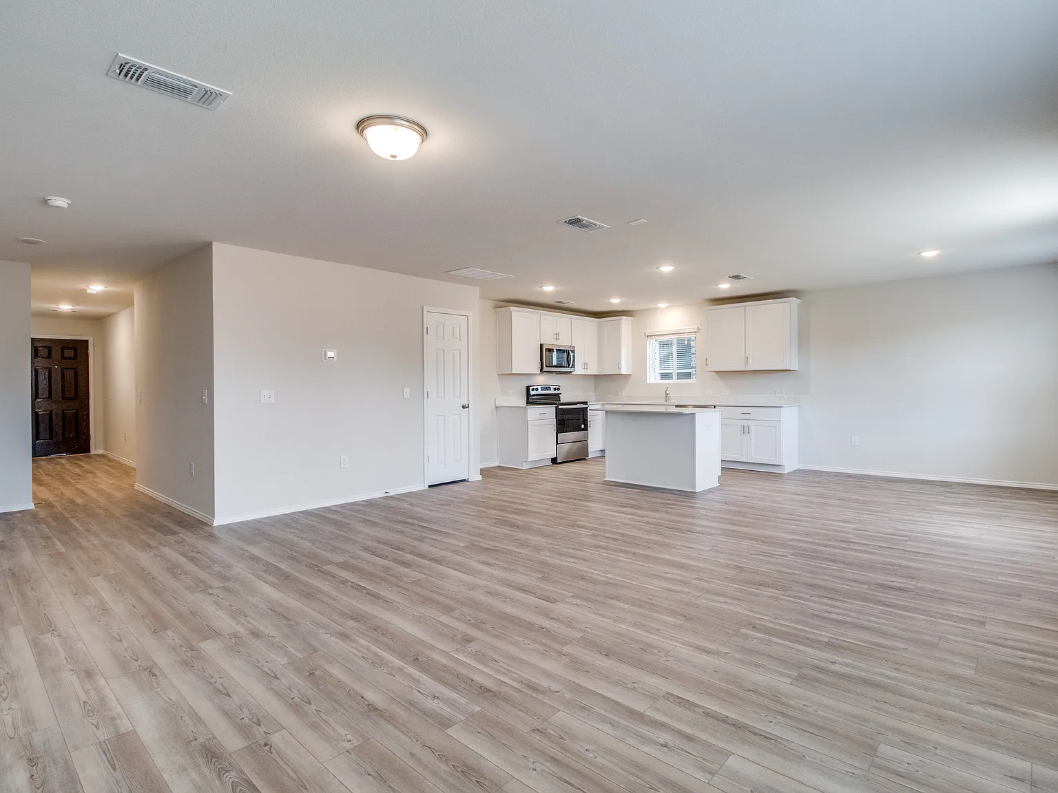 4 bed, 2395 sqft, $2,350 — Photo 3