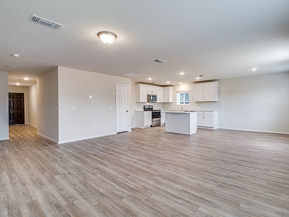 3rd image of 337 Glenwick Ln