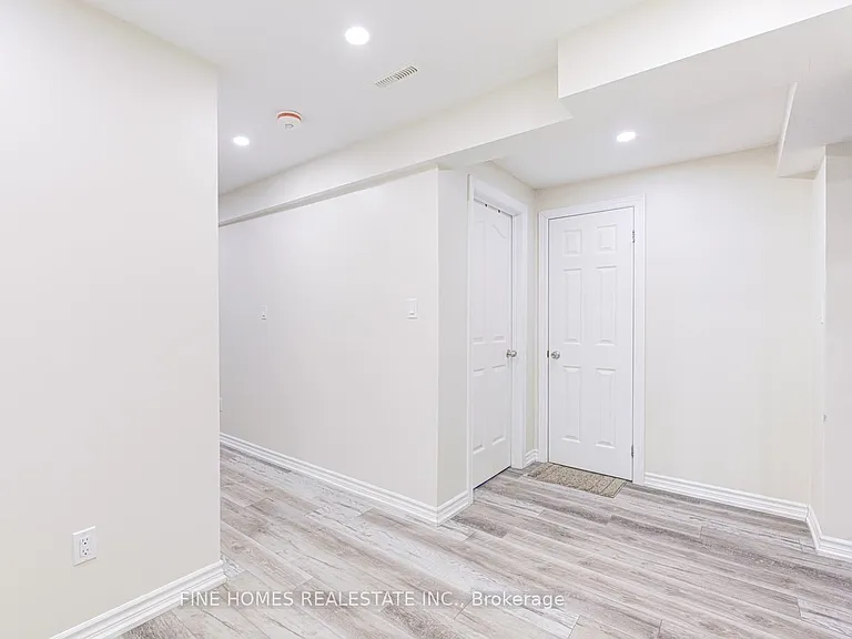 28 Rockwood Cres #LOWER — Photo 8