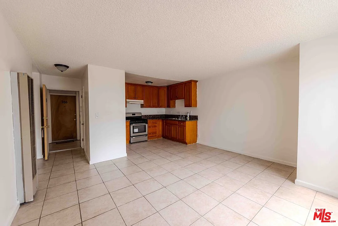 1 bed, 1.0 bath, 650 sqft, $1,850 — Photo 2