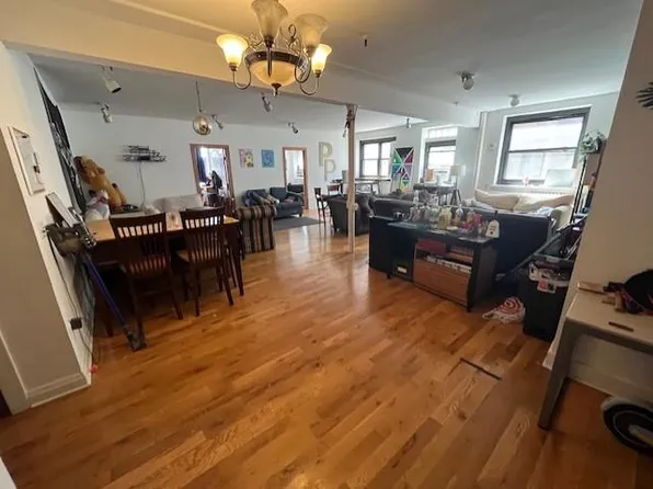 3203 N Clark St #300, Chicago, IL 60657