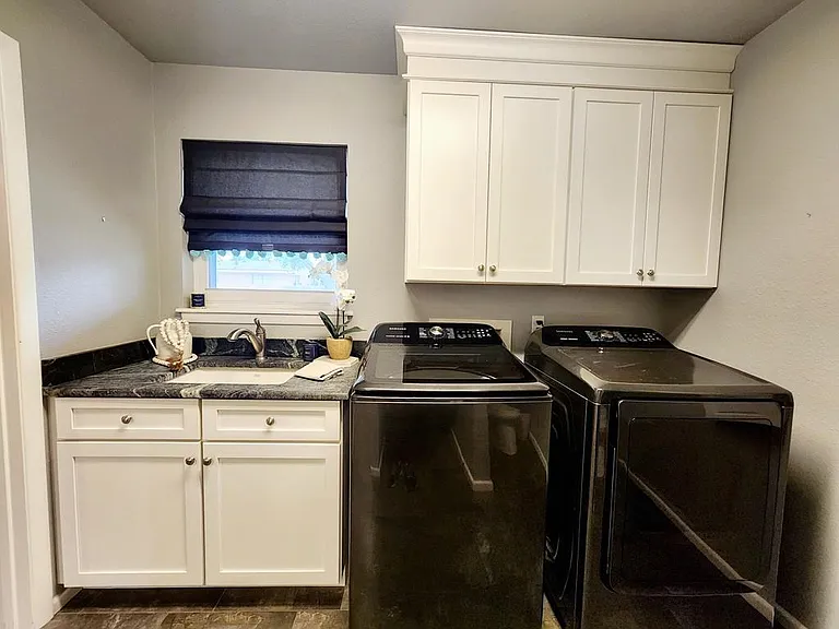 2305 Country Club Dr — Photo 10