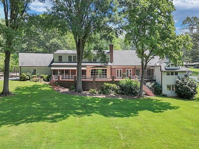 266 Plantation Rd — Photo 2