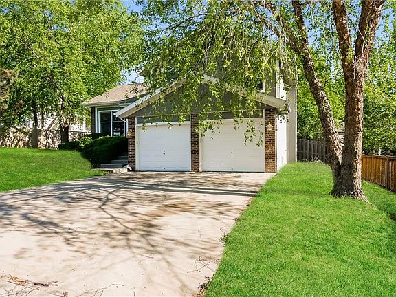 3rd image of 402 Amesbury Dr