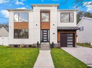 12-25 Eastern Dr, Fair Lawn, NJ 07410