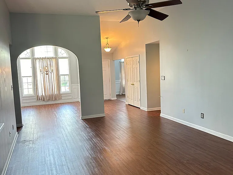 10913 Symington Cir — Photo 17