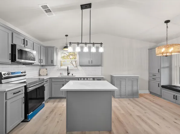 620 S Waxahachie St, Mansfield, TX 76063