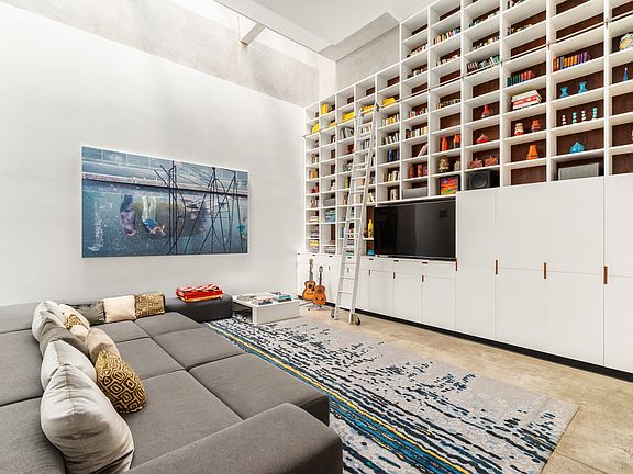 5th image of 829 Greenwich St