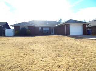 42 Hillcrest Dr, Chickasha, OK 73018