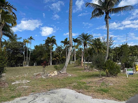 3rd image of 404 E Gulf Dr