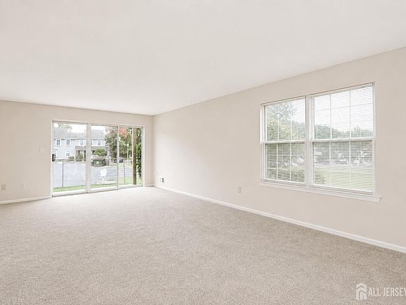 5th image of 29 Lindsey Cir