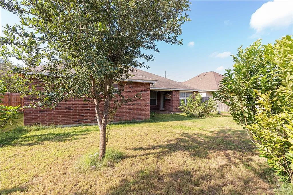 4 bed, 1892 sqft, $2,050 — Photo 2