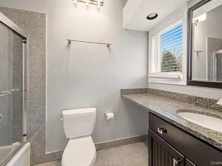 42 Clarewood Dr — Photo 12