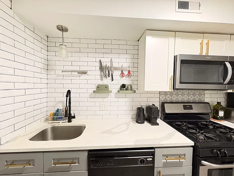 5737 Hobart St #4 — Photo 7