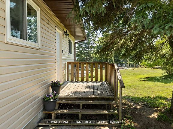 4th image of 2378 Monck Rd