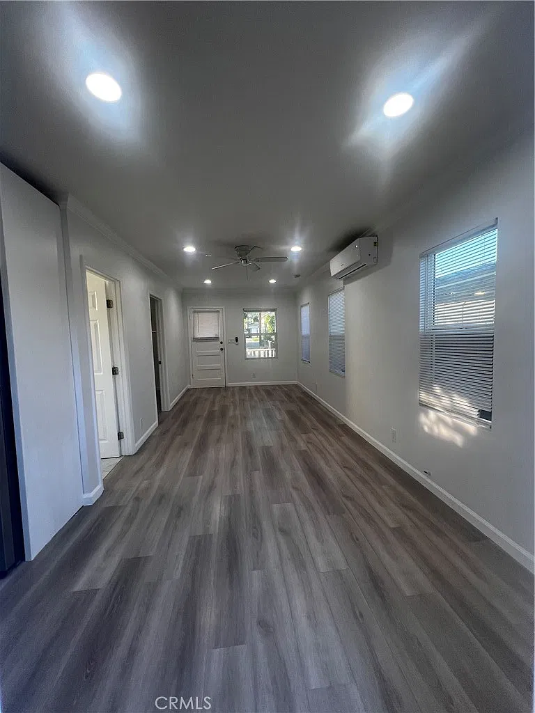 2 bed, 528 sqft, $2,700 — Photo 4