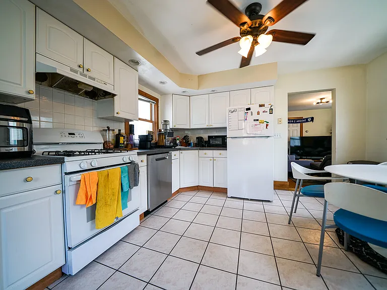 357 Columbia St #2 — Photo 4