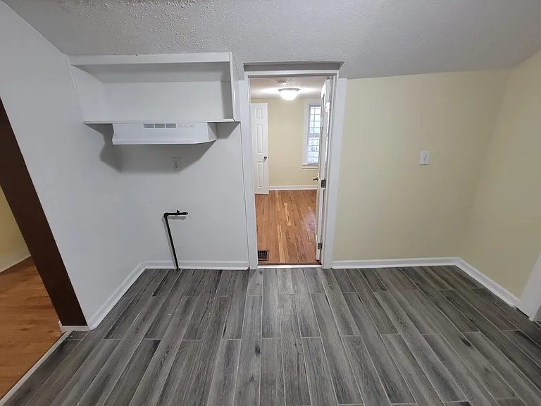 842 Congress Ave — Photo 23