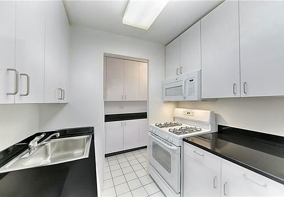 3rd image of 330 E 38th St APT 8D