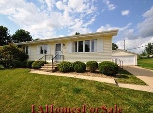 2508 Willow St SW, Cedar Rapids, IA 52404