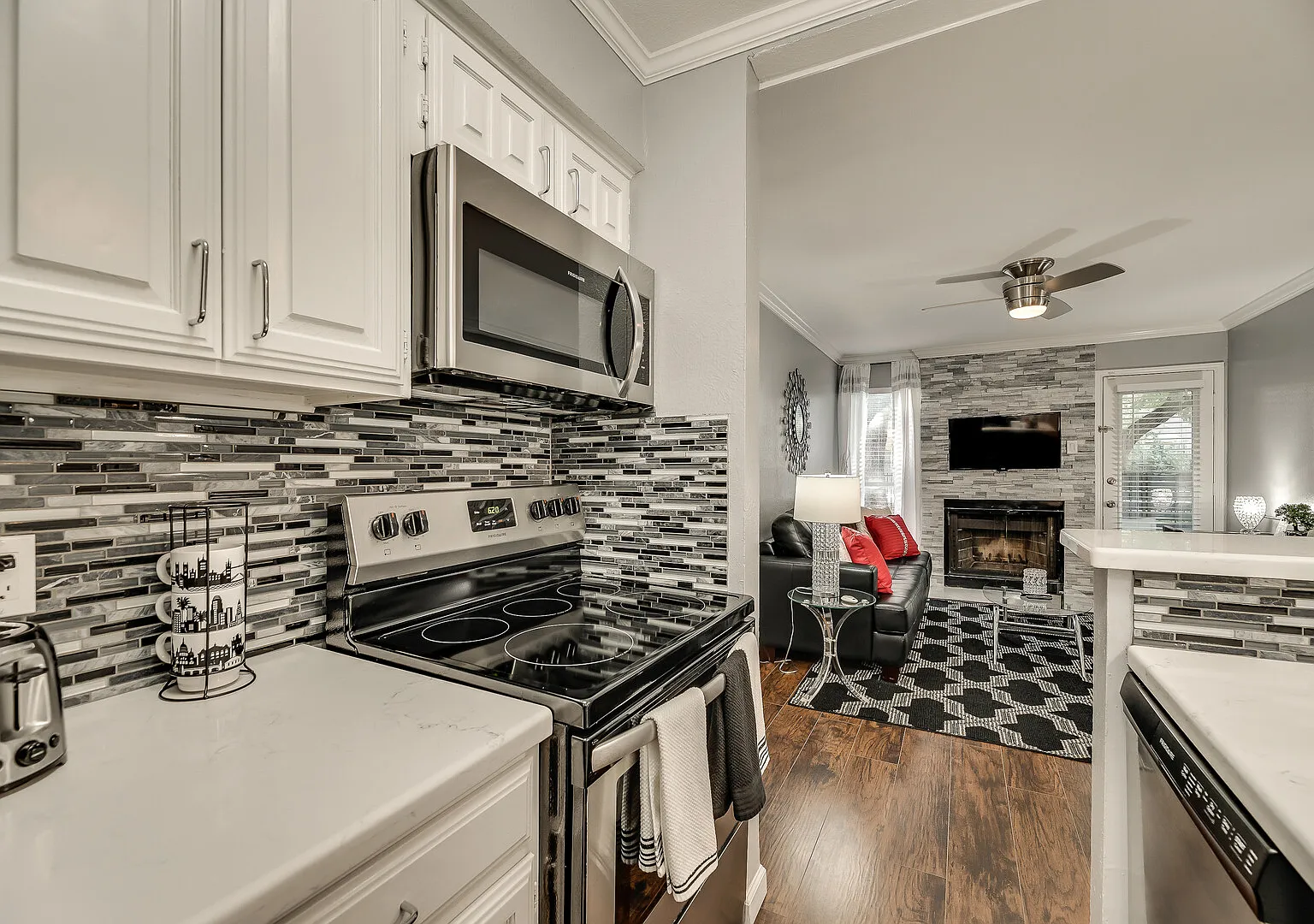 I48-1 World Cup Stay - 18 min to AT&T - Sleeps 2 - Free Parking — Photo 3