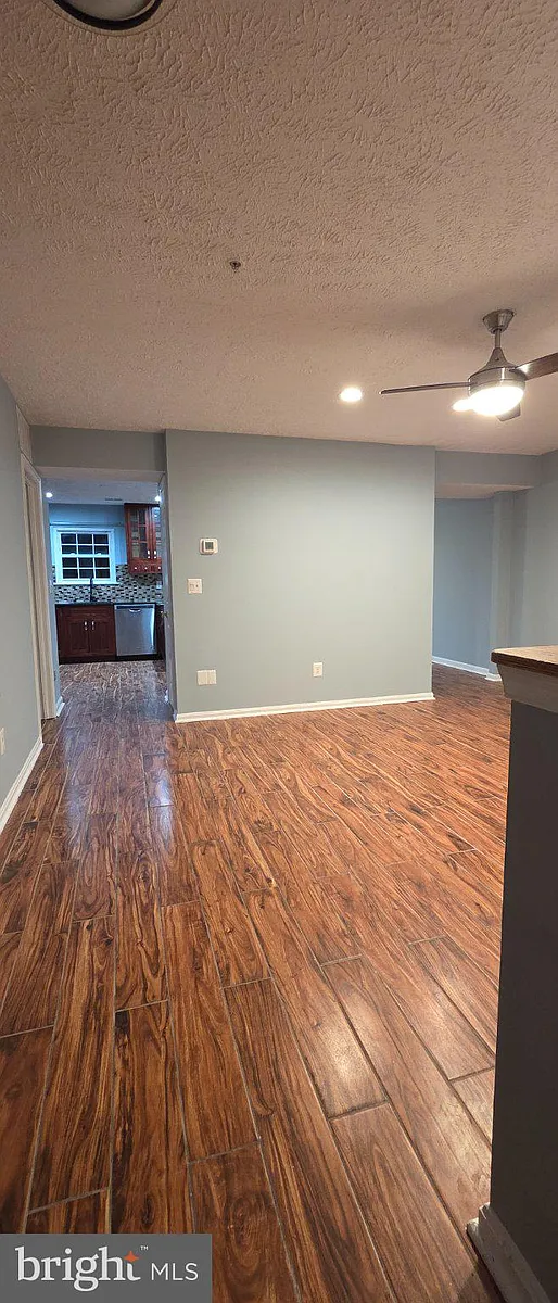 Building Photo - 323 Lindera Ct