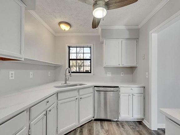 5th image of 6036 Camelot Ct