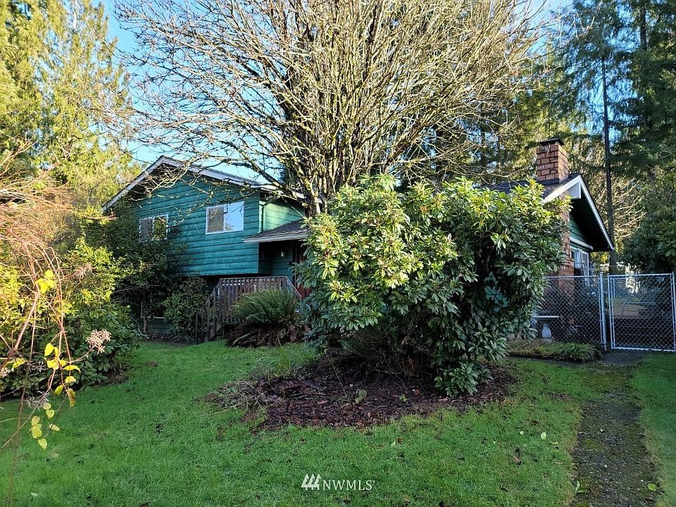 1st image of 170 NE Mahonia Dr