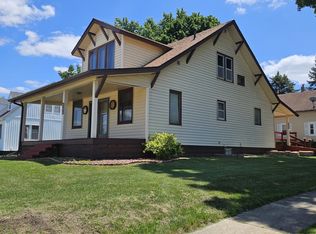 704 E Charles St, Oelwein, IA 50662