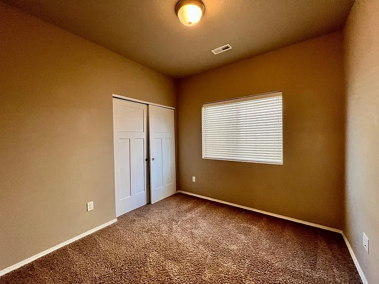 116 S Reliance Ave — Photo 16